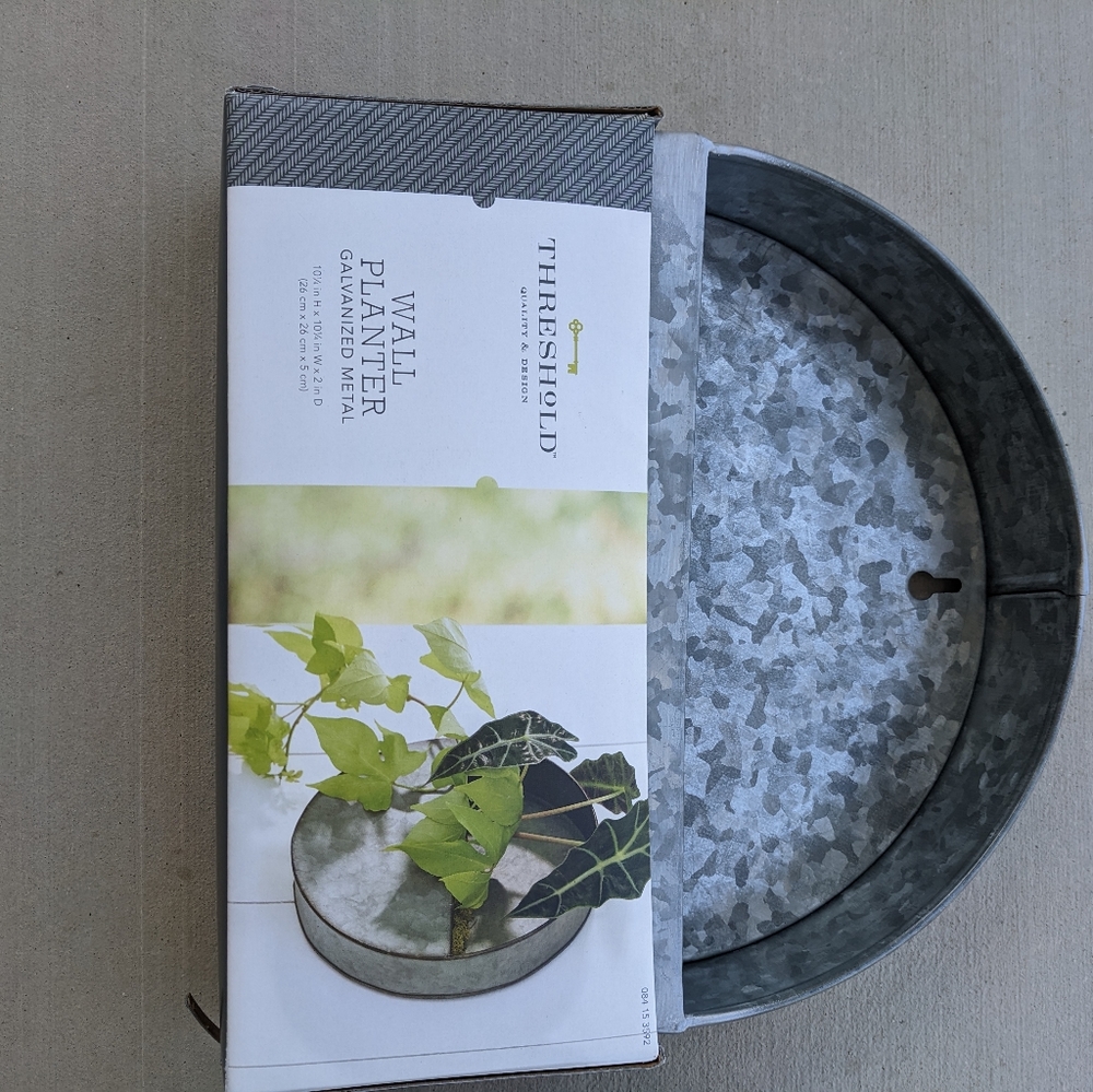 Set of 2 wall planters